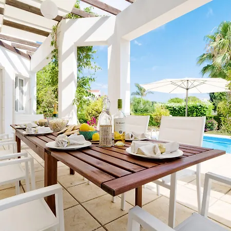 Margarita Villa *