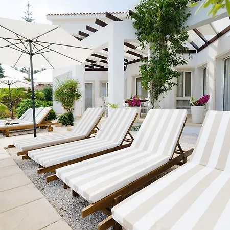 Margarita Villa *